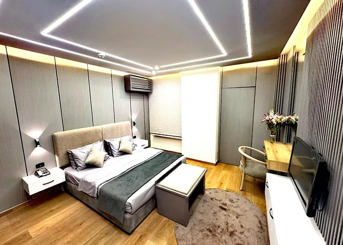 Queens Suite Hotel